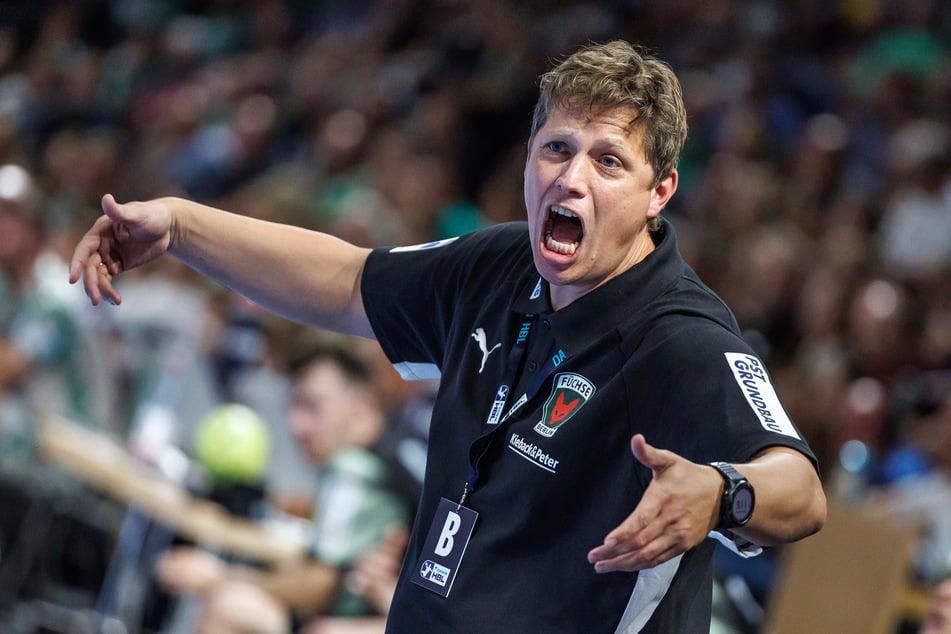 Füchse-Trainer Nicolej Krickau (39) warnt davor, den SC DHfK Leipzig zu unterschätzen. (Archivfoto)