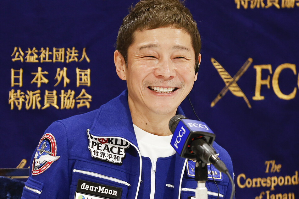 Der japanische Milliardär Yusaku Maezawa (47) nimmt für seine geplante Weltraumreise acht Künstler mit an Bord.