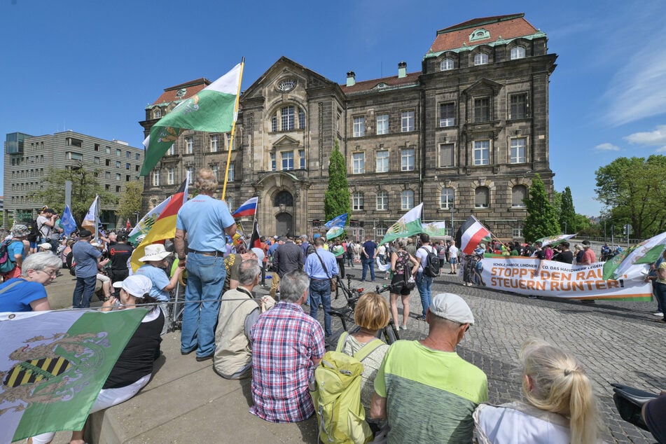 Dresden: Keine Lust auf rechte Demo! "Tag des Widerstands" lockt nur etwas mehr als 200 Teilnehmer an