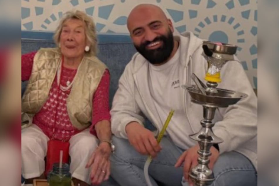 TikTok-Pfleger Rashid Hamid (32) machte mit "Oma Elli" (95) eine Shisha-Bar in Alicante unsicher.