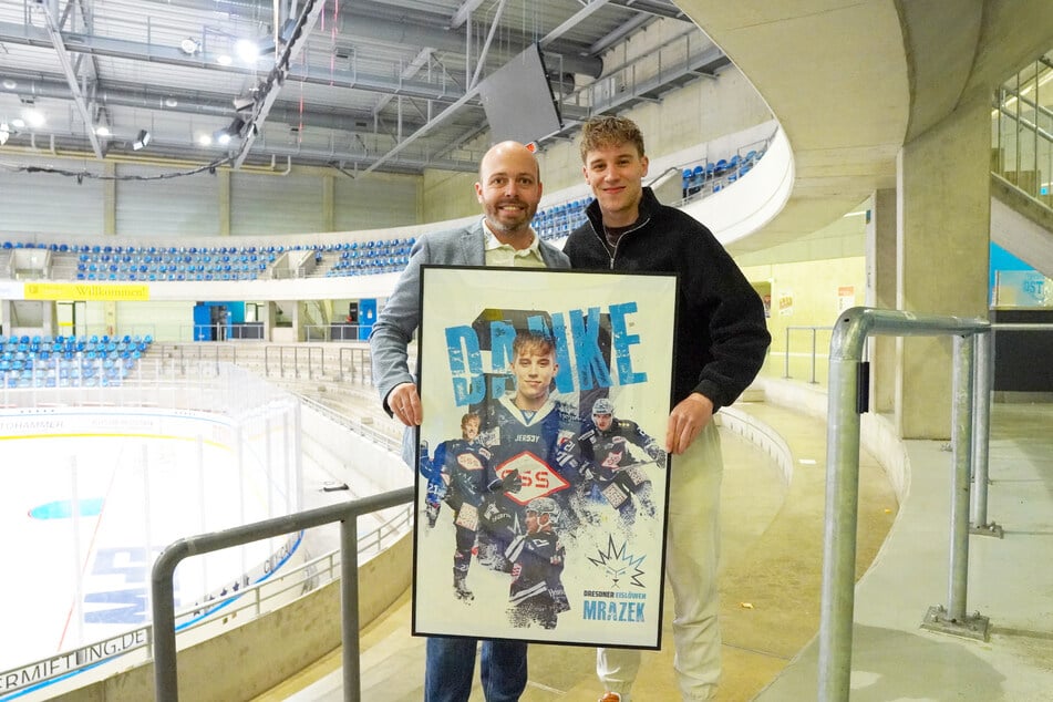 Maik Walsdorf (l.) verabschiedete Matej Mrazek (24) mit schweren Herzen.