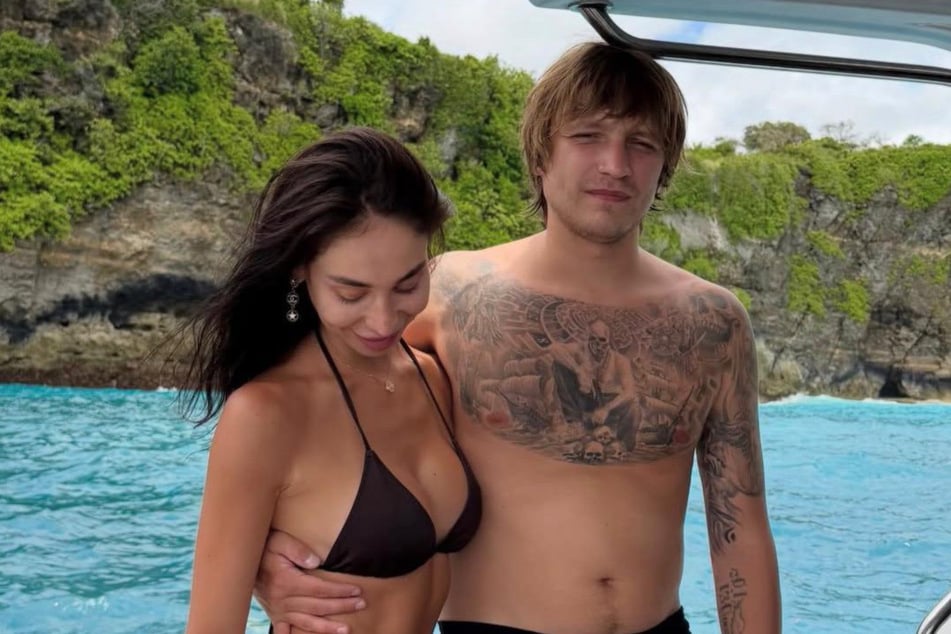 Pozostałości tatuażowanego 28‑letniego mężczyzny odnaleziono pod koniec lutego na plaży na Bali.