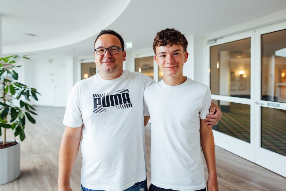 Vater und Sohn erhalten durch die Ross-Operation wieder eine höhere Lebensqualität.