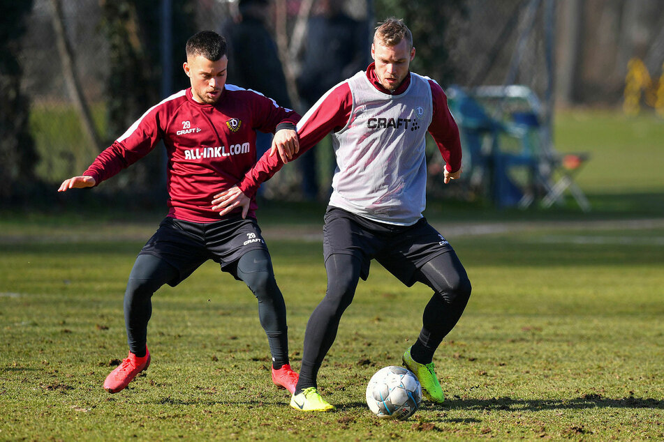 Sascha Horvath (l., hier gegen Brian Hamalainen) "konnte es einfach nicht glauben", dass das Coronavirus auch Dynamo Dresden erreicht hat.