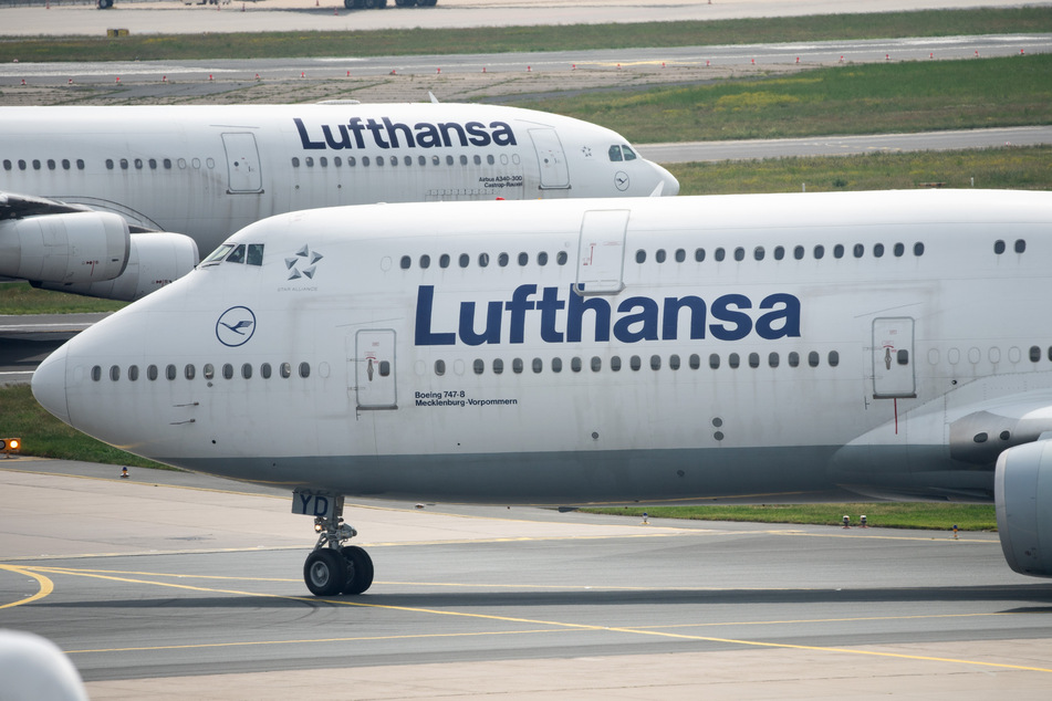 Die Lufthansa muss einige "bewusste Streichungen" bei ihren Flügen in Kauf nehmen.