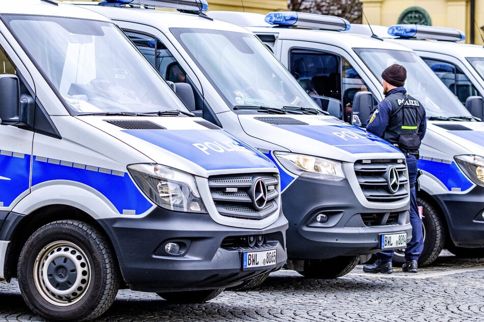 Im großen Stil durchsuchte die Polizei acht Wohnungen. (Symbolbild)