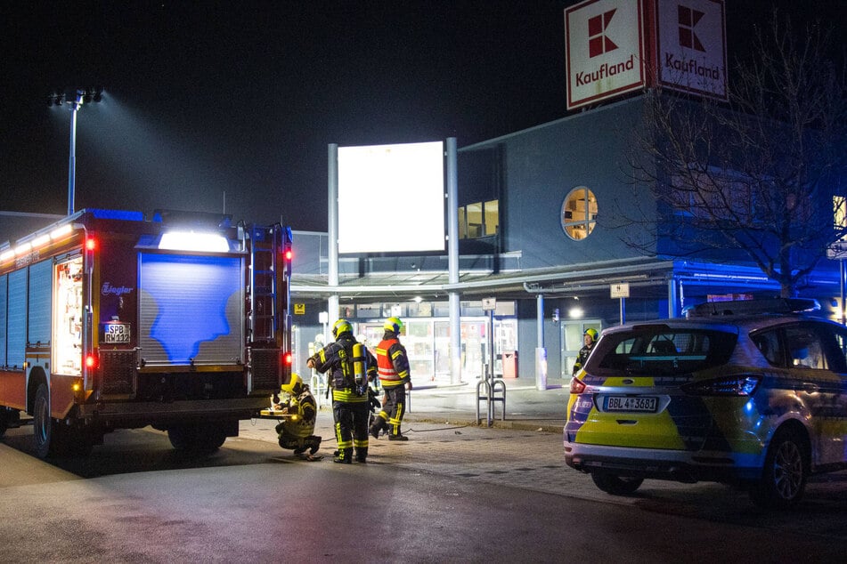 In dem Kaufland in Spremberg (Spree-Neiße) breitete sich schnell dichter Rauch aus.