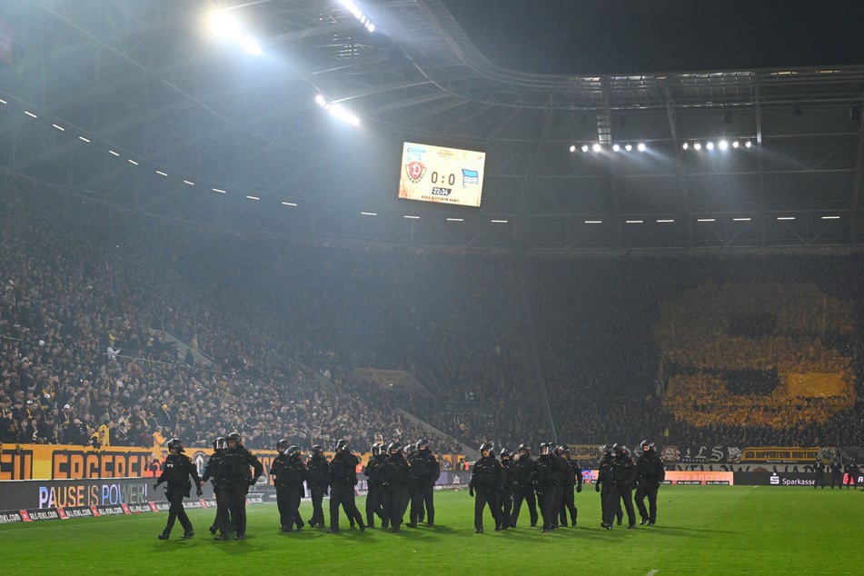 Im letzten Heimspiel musste das Spiel unterbrochen werden, die Polizei auf den Rasen stürmen. Für das Spiel gegen Bochum hat das allerdings keine Bedeutung.