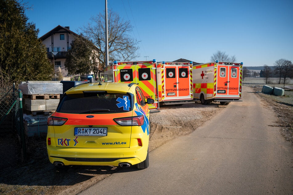 Polizei, Feuerwehr und Rettungsdienst waren mit einem Großaufgebot vor Ort.