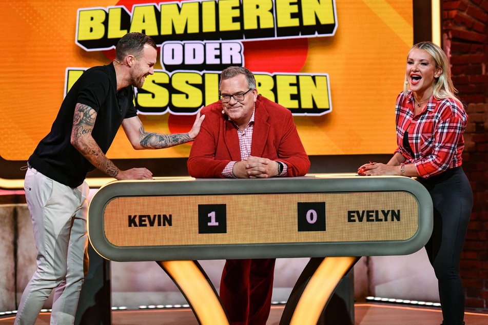 Bei "Blamieren oder Kassieren" standen sich am Donnerstag Fußball-Weltmeister Kevin Großkreuz (l.) und Kult-Blondine Evelyn Burdecki (beide 35) gegenüber.