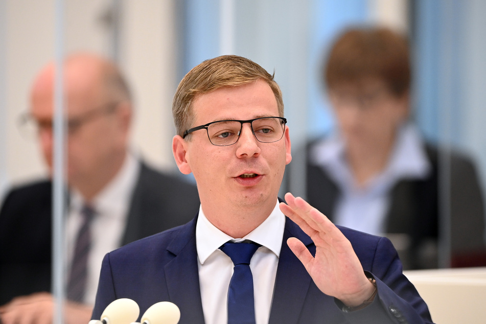 Sebastian Walter (31), Fraktionsvorsitzender der Linken im Brandenburger Landtag, macht sich Sorgen um die steigenden Energiekosten und fordert eine Lösung.