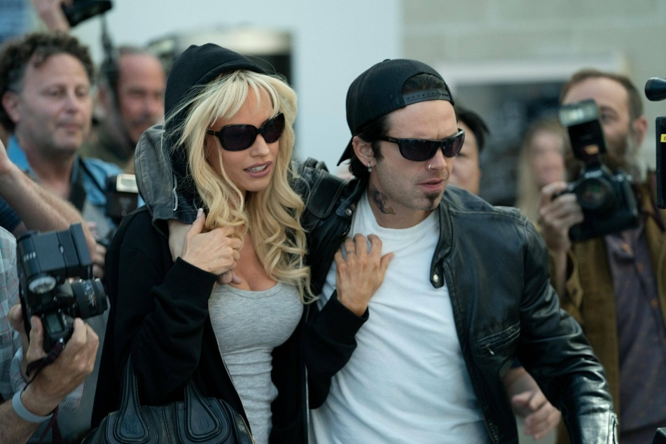 Lily James and Sebastian Stan as Pamela Anderson and Tommy Lee, respectively.