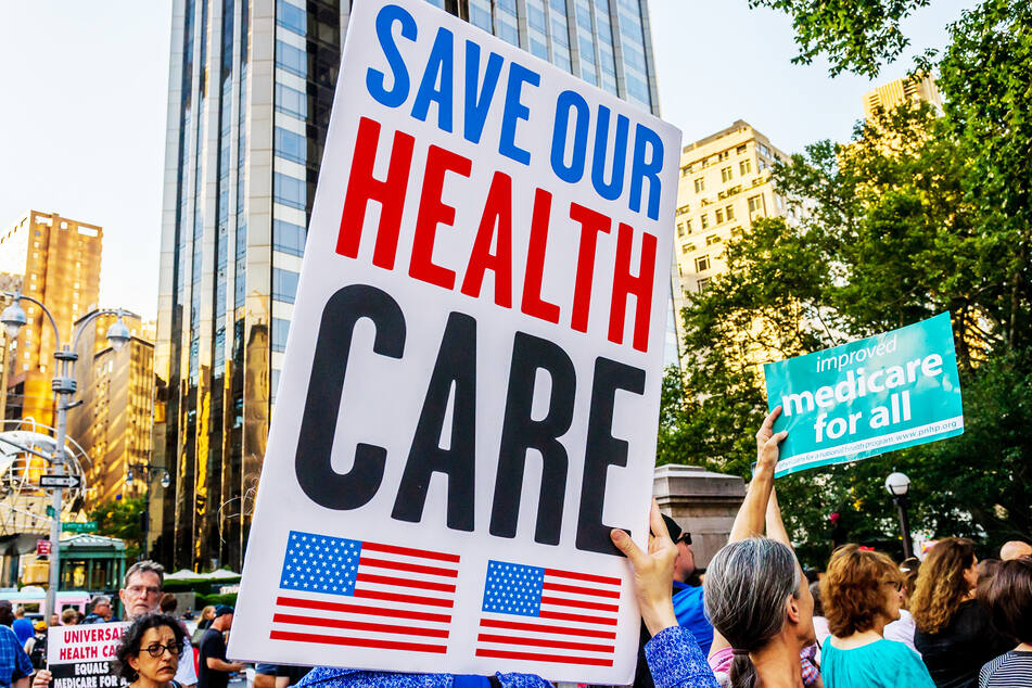 Demonstranten protestierten im Juni 2017 in New York gegen die "TrumpCare" genannte Reform der Gesundheitsversorgung in den USA.