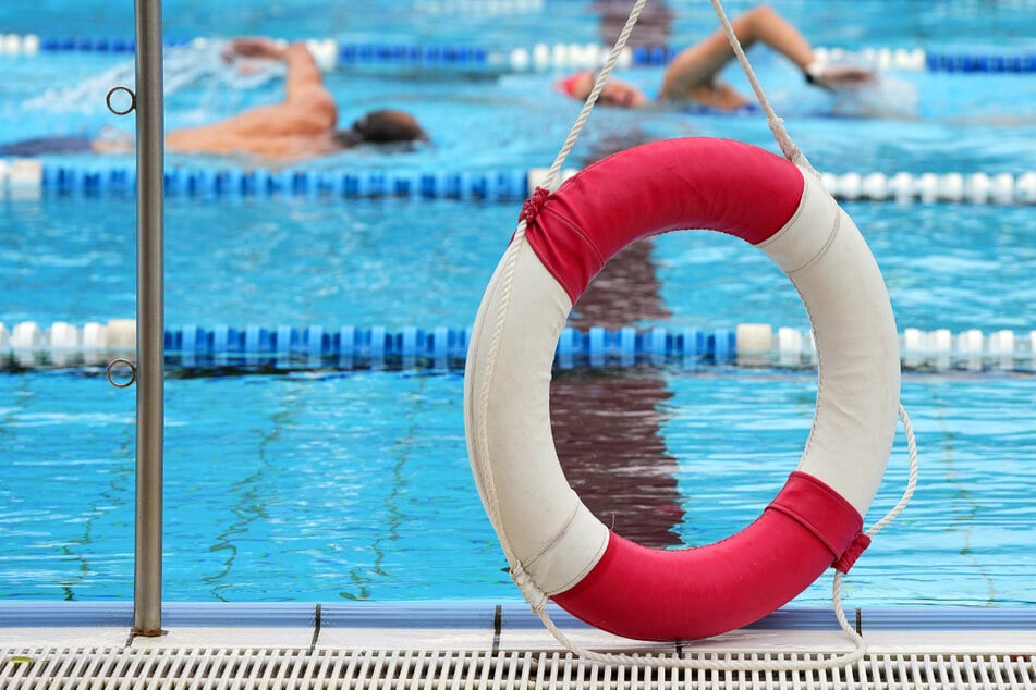 Die Badeunfälle ereigneten sich in Hamburger Schwimmbädern. (Symbolbild)