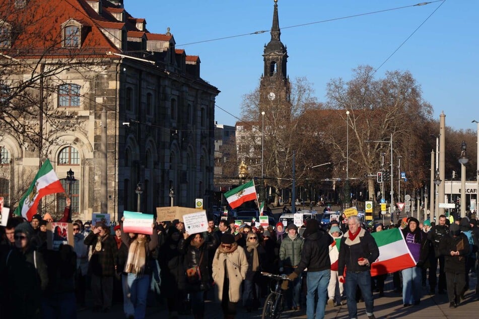 Wie die Polizei auf Anfrage mitteilte, verlief die Versammlung störungsfrei.