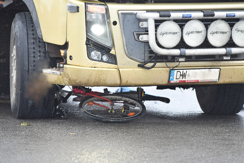 Tödlicher Unfall in Elsterwerda: Laster-Fahrer übersieht Radfahrerin