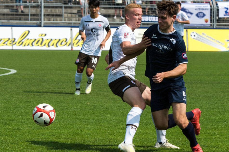 Jannes Wieckhoff (Mitte) spielte bereits in der U23-Mannschaft vom FC St. Pauli.