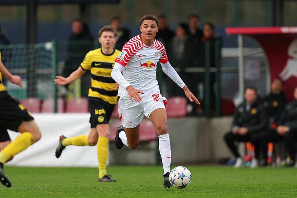 An seinem 18. Geburtstag hat Nuha Jatta einen Profivertrag bei RB Leipzig bekommen.