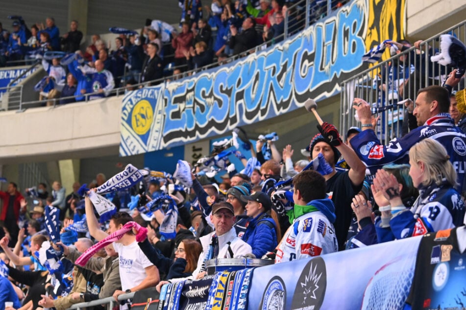 Wie hier bei einem Heimspiel der Eislöwen waren viele Fans nach Leipzig gereist, um die Mannschaft zu unterstützen. Was sie für eine Leistung sahen, frustrierte die Anhänger.