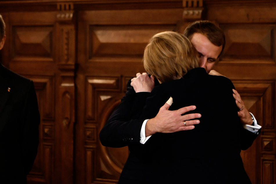 Rührender Abschied in Frankreich: Angela Merkel den Tränen nahe