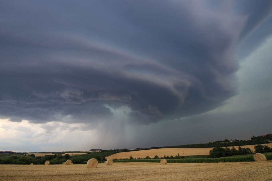 Die schwüle Hitze in Baden-Württemberg bleibt nicht ohne Folgen: Im ganzen Land drohen erneut schwere Unwetter. Wovor die Meteorologen warnen. (Symbolfoto)