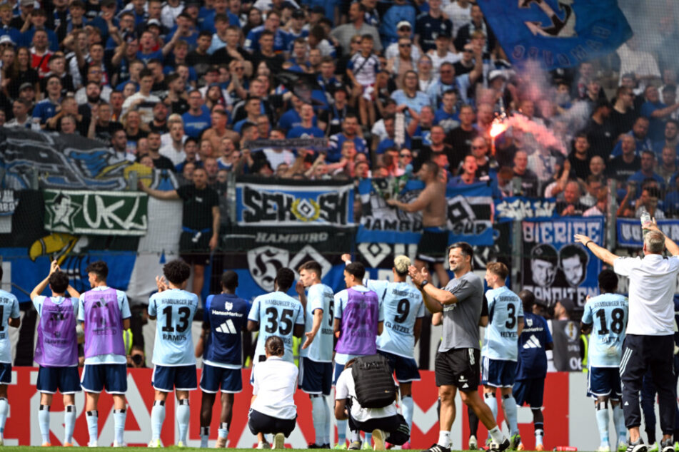 Nach dem Spiel konnten die HSV-Fans mit der Mannschaft den Sieg feiern, vor der Partie wurden sie bei den Einlasskontrollen aber gedemütigt.