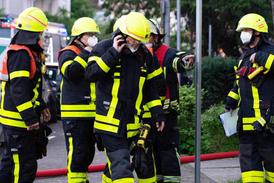 Insgesamt waren 92 Feuerwehr-Kräfte wegen des Hochhauses-Brandes in Frankfurt-Oberrad im Einsatz.