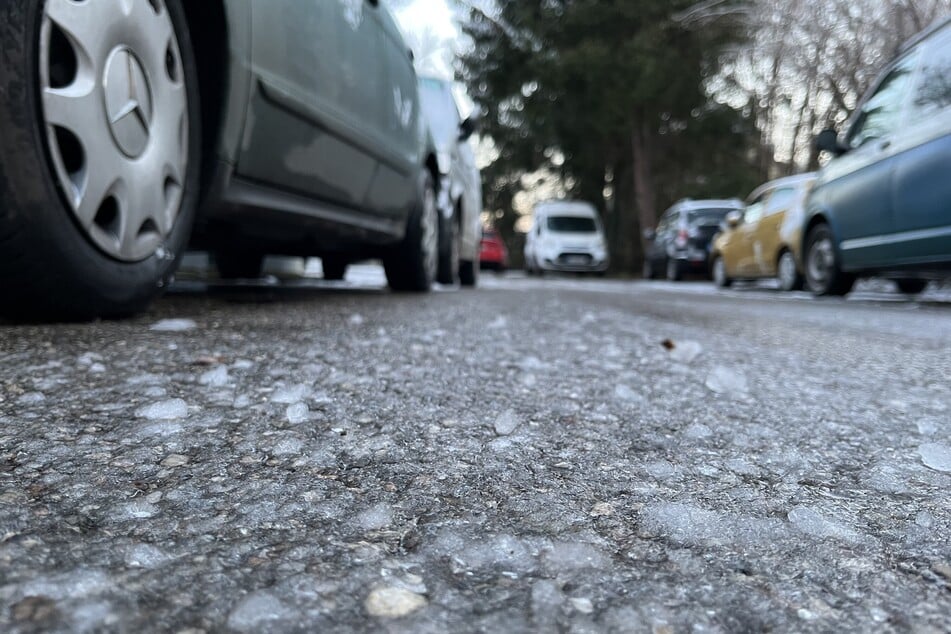 In Bayern kann es am Freitag und am Wochenende auf den Straßen glatt werden. Es gilt höchste Vorsicht!