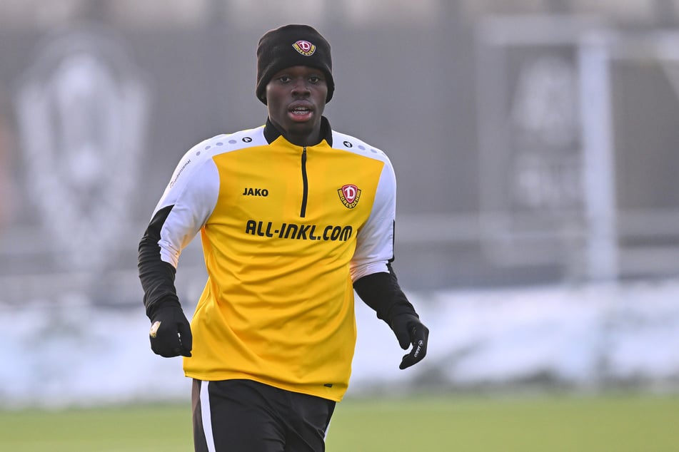 Die Kälte gefällt Kofi Amoako nicht, doch er brennt weiterhin für Dynamo.