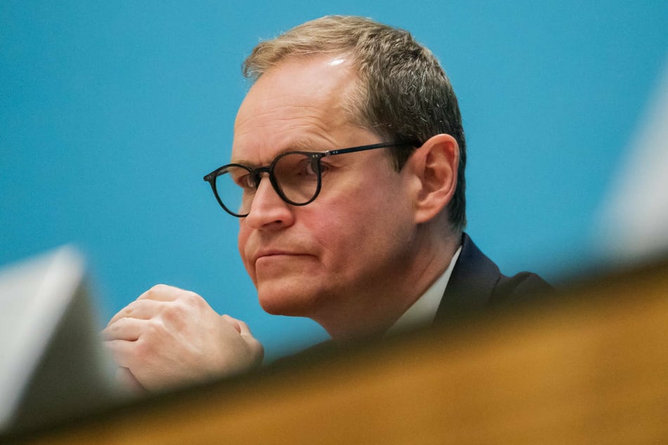 Berlins Regierender Bürgermeister Michael Müller (56, CDU) hat am Donnerstag vor zu hohen Erwartungen an die geplanten Corona-Impfungen für Kinder gewarnt.