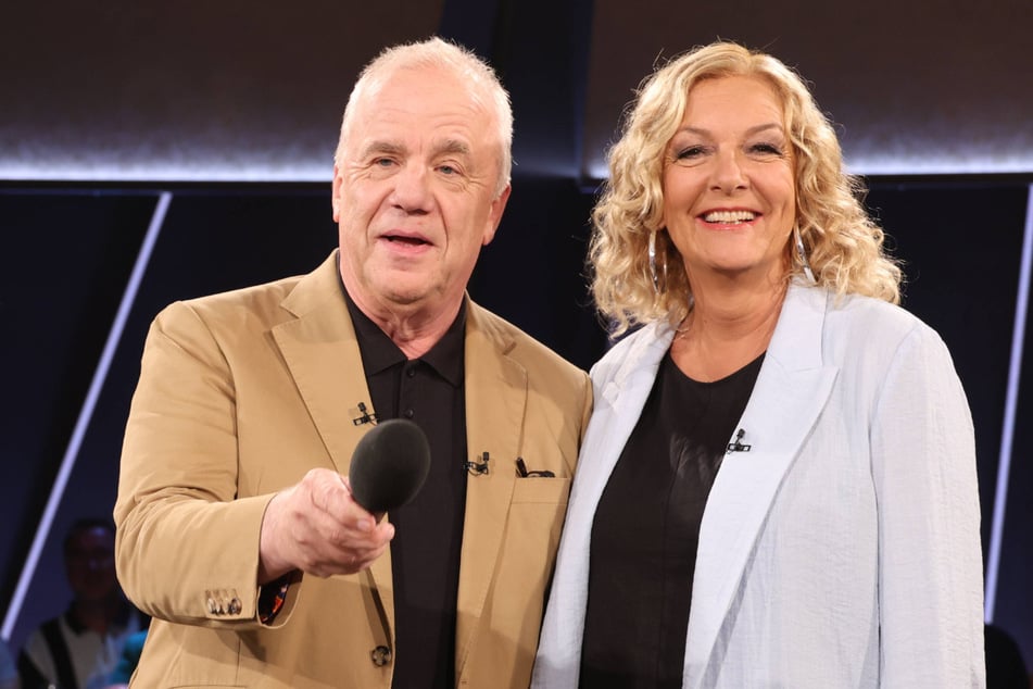 Moderiert wird die "NDR Talk Show" am Freitagabend von Bettina Tietjen (66) und Hubertus Meyer-Burckhardt (70).