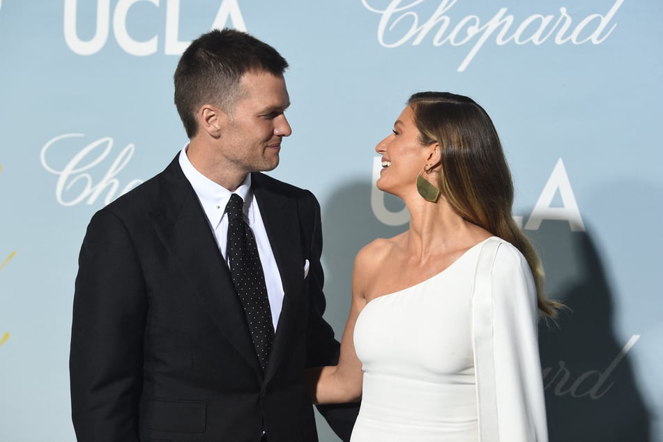 Gisele Bündchen (r.) was married to NFL star Tom Brady for 13 years.