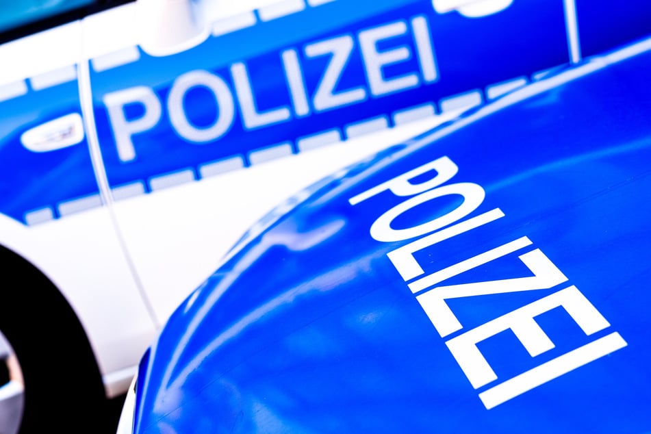 Die Merseburger Polizei fahndet nach zwei unbekannten Männern. (Symbolbild)