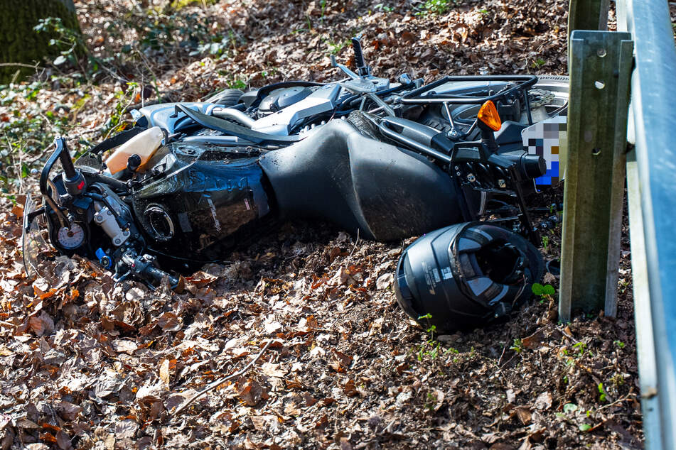 Tödlicher Motorrad-Crash: Bikerin (†32) stirbt noch am Unfallort