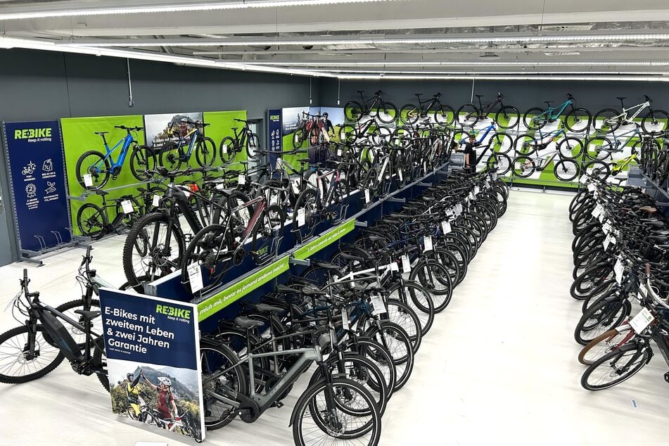 Jede Menge generalüberholte Bikes in Top-Zustand auf 223 m² Verkaufsfläche.