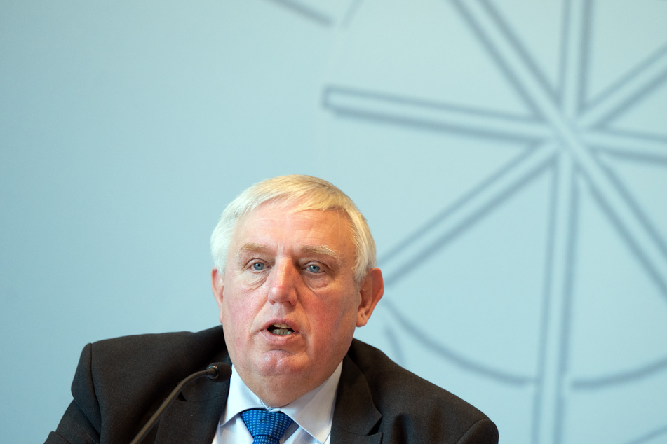 NRW-Gesundheitsminister Karl-Josef Laumann (64, CDU) ist sicher, dass man "einem Kölner" den Karneval nicht nehmen könne.