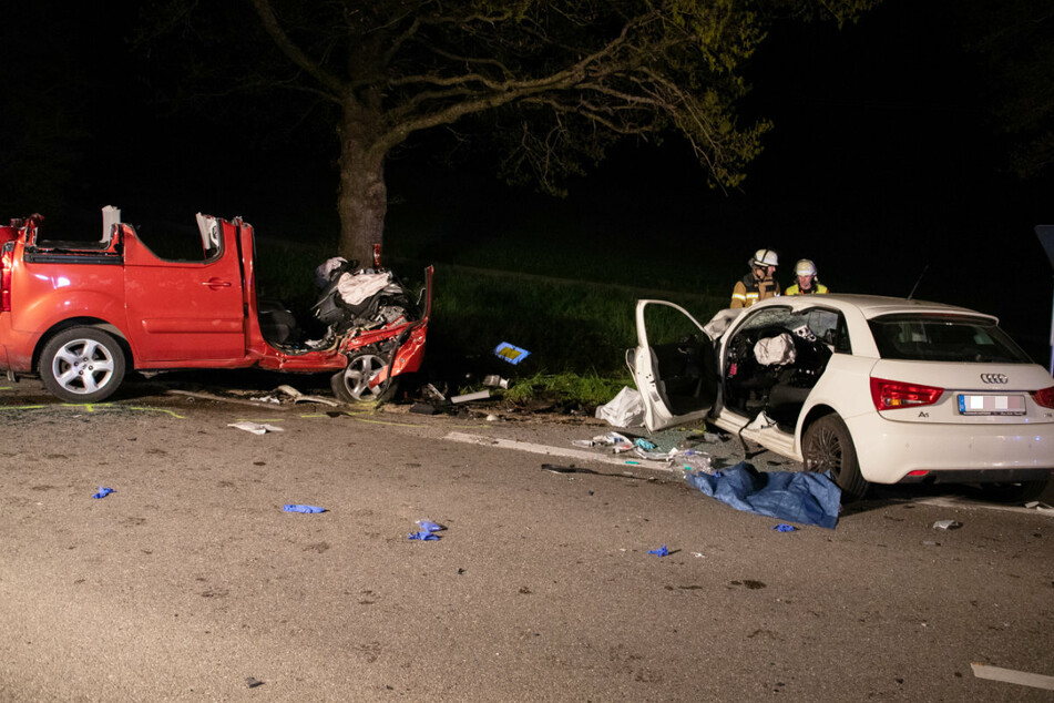 Die 21-Jährige konnte mit ihrem Audi dem entgegenkommenden Fahrzeug nicht mehr ausweichen. Sie starb noch an der Unfallstelle.