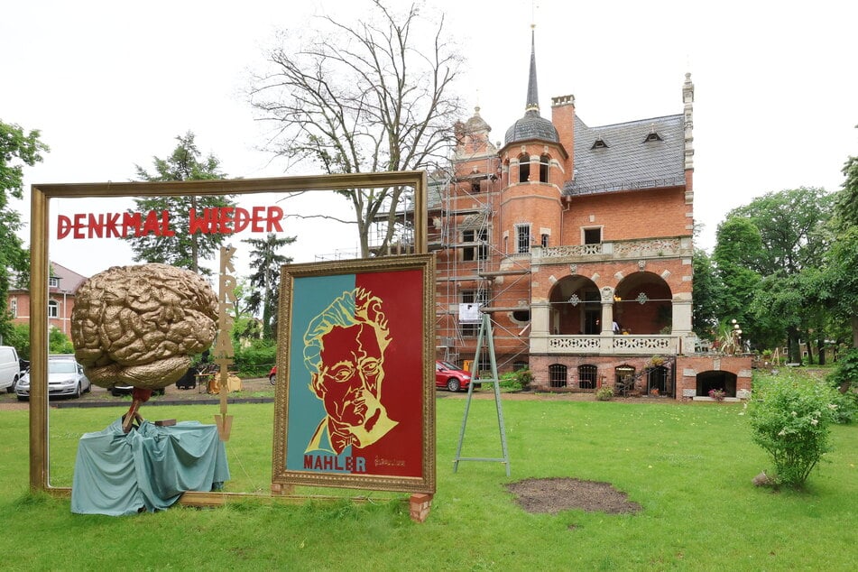 Der große Park der Radebeuler Villa Kolbe lädt am Samstag ( 13-18 Uhr) zur Aktion "Kunst geht in Gärten" ein.