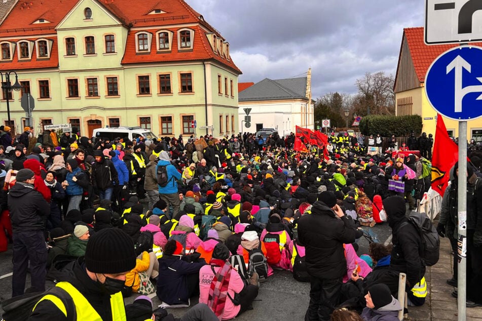 Die Versammlung an der Großenhainer/Dr.-Külz-Straße soll geräumt werden.