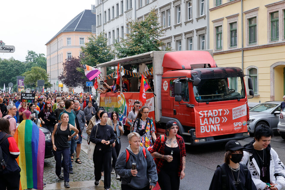 Am Samstag geht es wieder für die Rechte der Queeren Szene auf die Straße. Dazu zogen Hunderte durch Chemnitz.