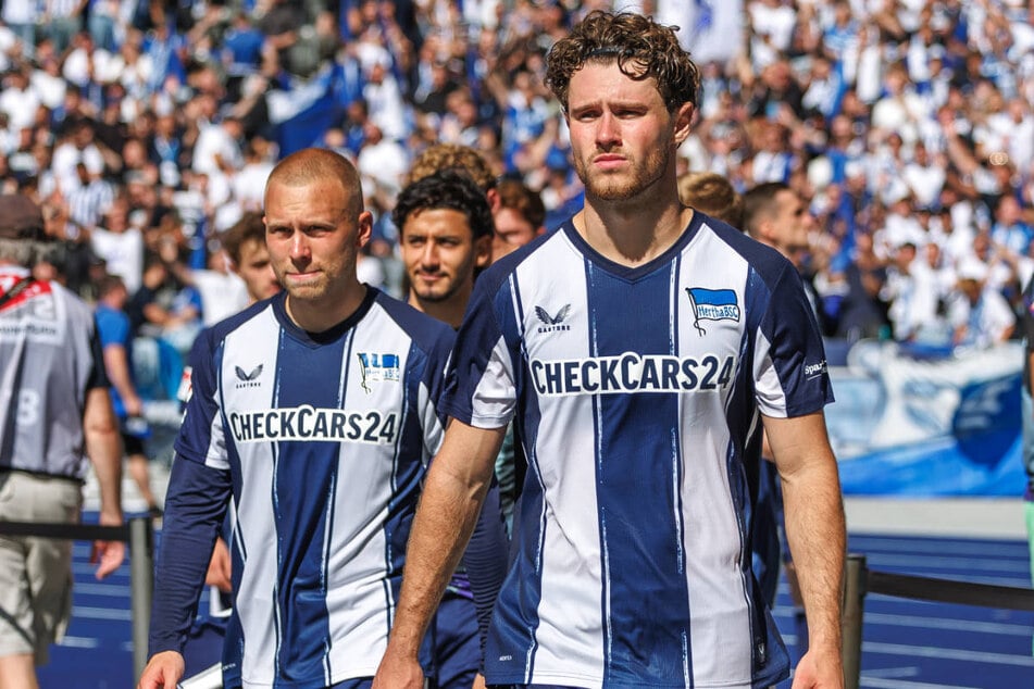 Jon Dagur Thorsteinsson (26, l.) will mit Hertha BSC in die Bundesliga aufsteigen.