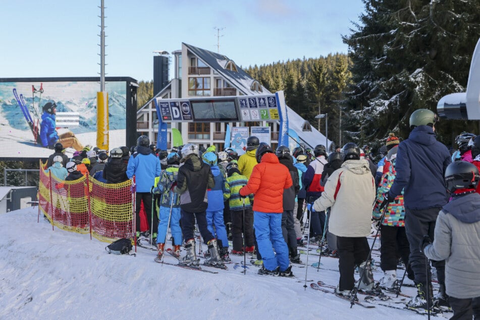 Im Skigebiet Boží Dar drängen sich bald wieder die Wintersportler - die in dieser Saison besonders auf gründliches Händewaschen achten sollten.