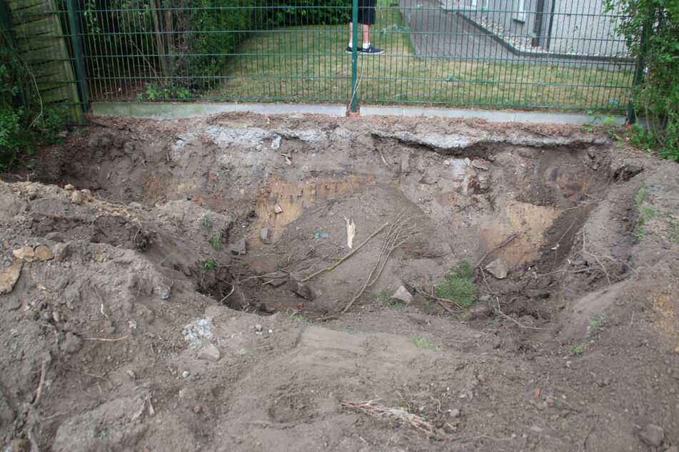 Ein Zeuge fand 2019 das Fragment eines Oberschenkelknochens in dem Garten in Solingen.