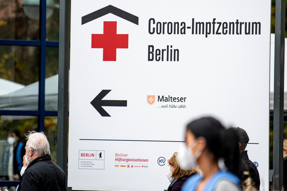 Impfzentren sind in Berlin weiter ein wichtiger Baustein zur Bekämpfung der Pandemie.
