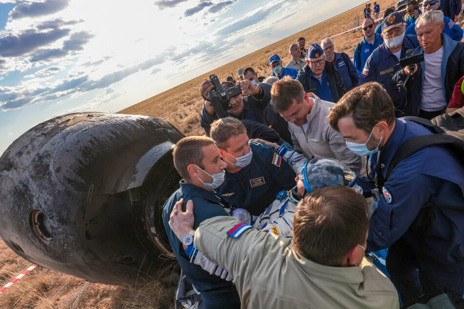 NASA astronaut Frank Rubio is extracted from his capsule after returning safely landing back on Earth, having spent 371 days in space.