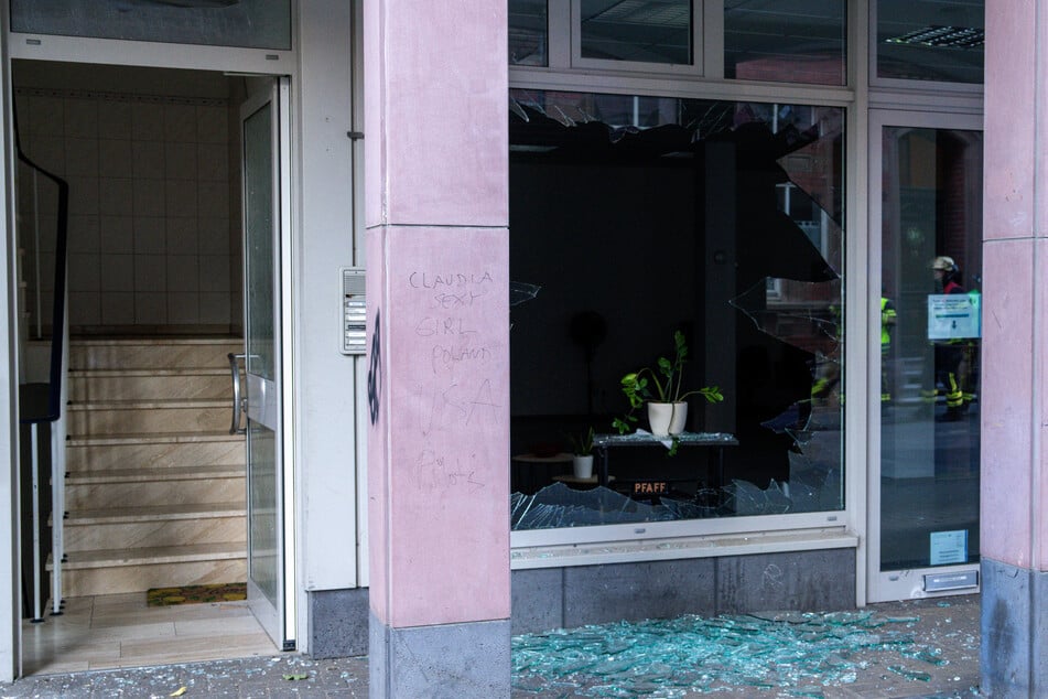 Polizei sucht Zeugen: Explosion in Euskirchener City lässt Fenster zerbersten