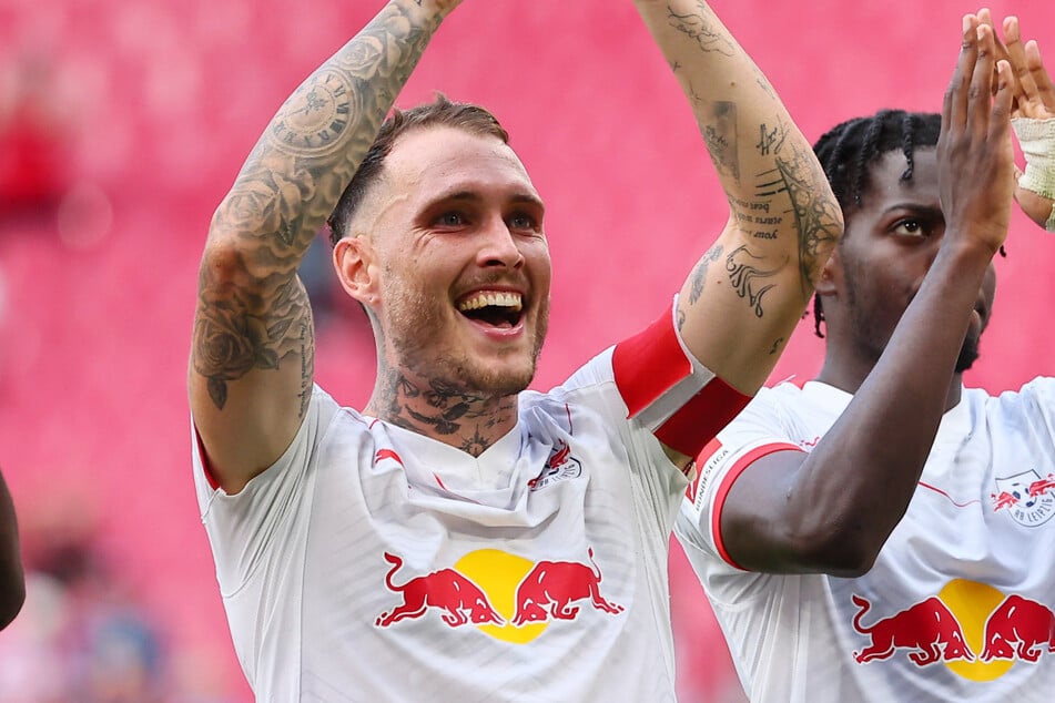 Nationalspieler David Raum (27) war nach dem Spiel in Feierlaune.