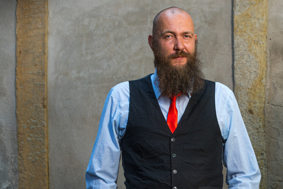 Stadtrat Max Aschenbach (35) ist das Gesicht der Dresdner PARTEI.