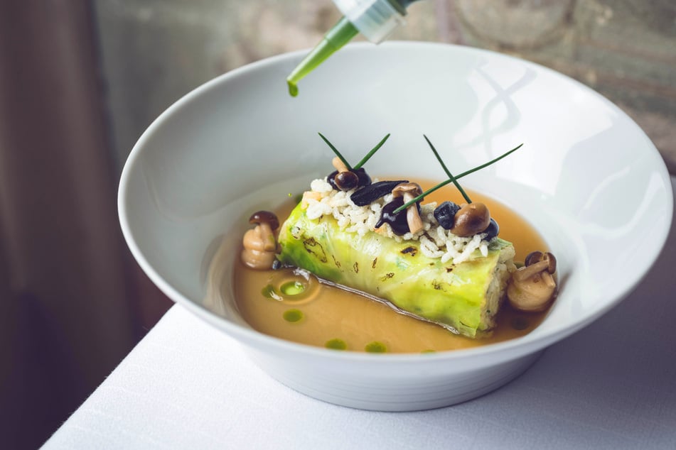 Dieses Restaurant ist eins der wenigen in Sachsen mit Michelin-Stern und liegt direkt vor Eurer Tür