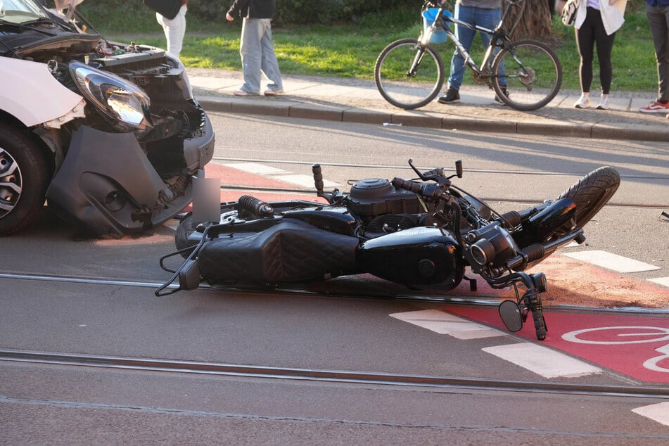 Der Motorradfahrer soll verletzt worden sein.